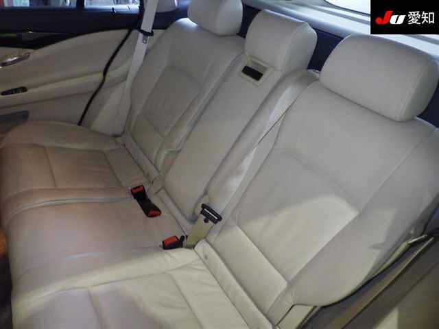 BMW 5 SERIES 2011