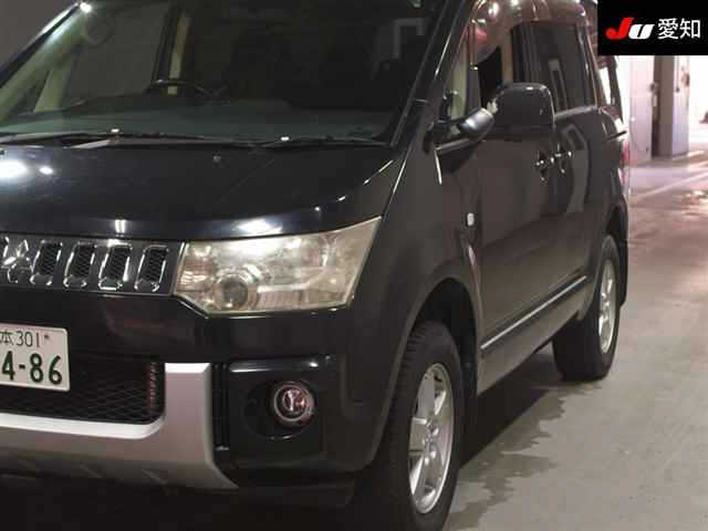 MITSUBISHI DELICA D5 2010
