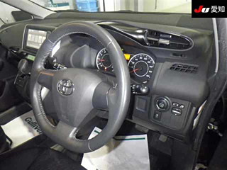 TOYOTA WISH 2011
