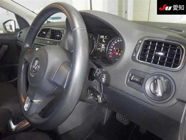 VOLKSWAGEN POLO 2014