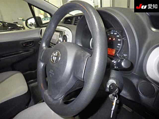 TOYOTA VITZ 2013