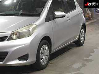 TOYOTA VITZ 2013