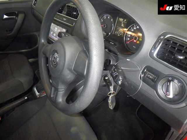VOLKSWAGEN POLO 2011