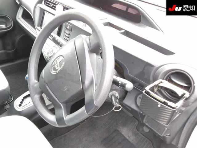 TOYOTA AQUA 2016