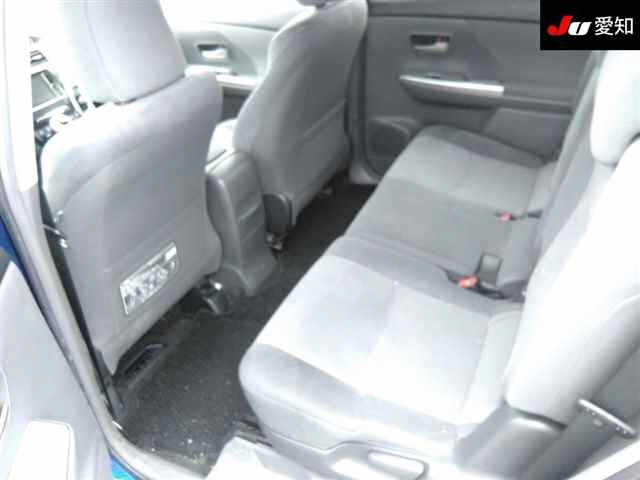 TOYOTA PRIUS ALPHA 2012