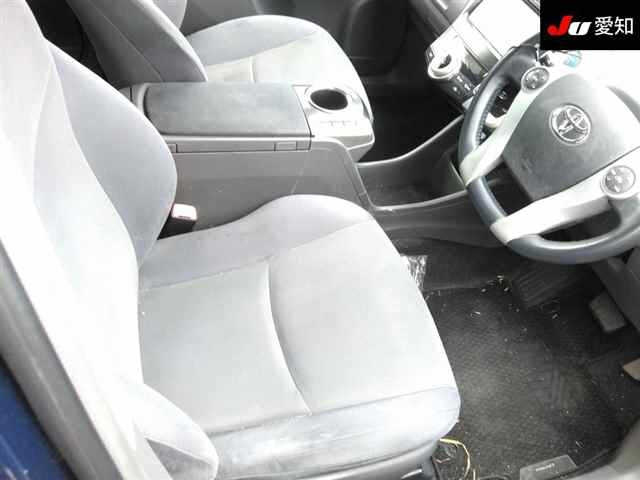TOYOTA PRIUS ALPHA 2012