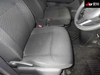 TOYOTA ROOMY 2017