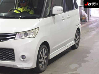 NISSAN ROOX 2010