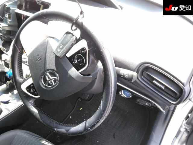 TOYOTA PRIUS 2016