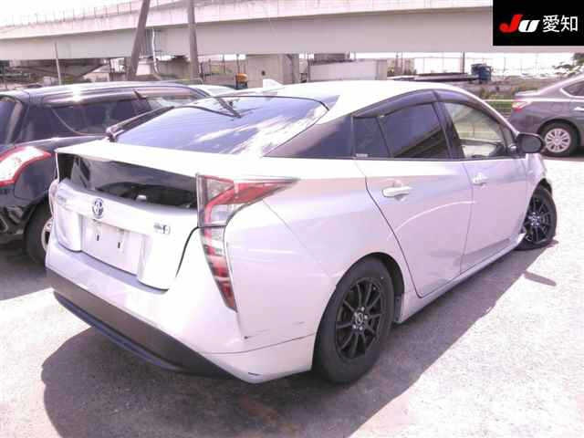 TOYOTA PRIUS 2016