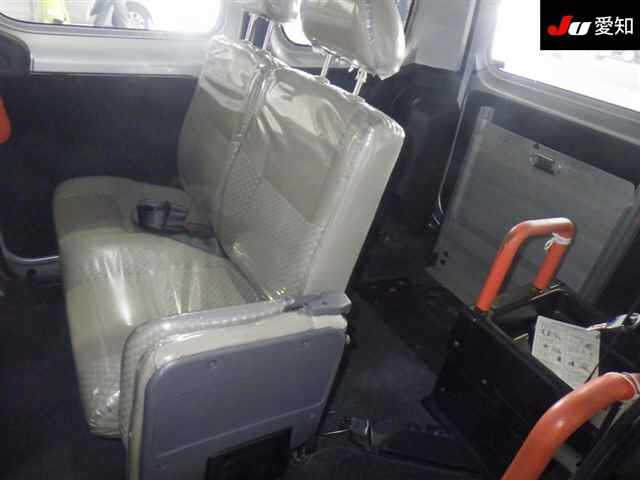 NISSAN NV200 2013