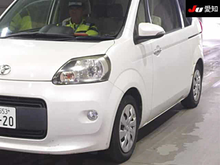 TOYOTA PORTE 2013
