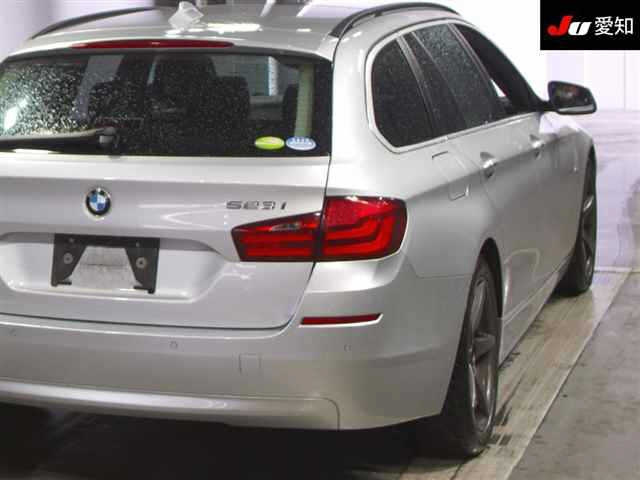 BMW 5 SERIES 2011