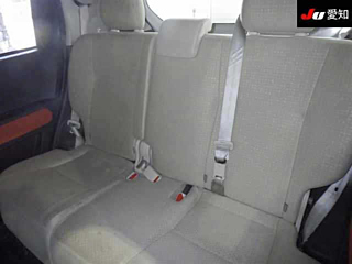 TOYOTA PORTE 2013