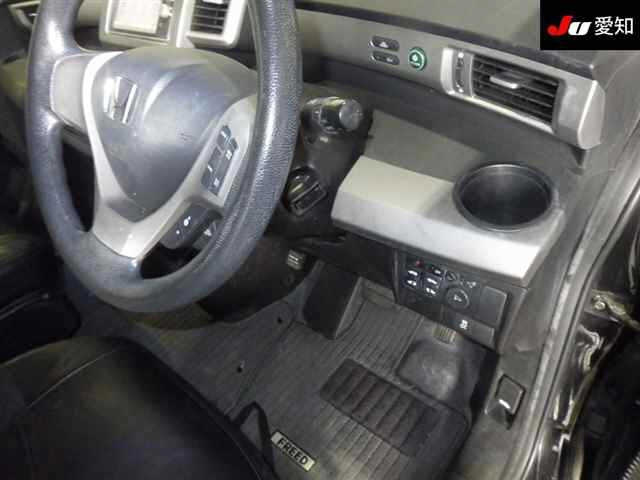 HONDA FREED 2013