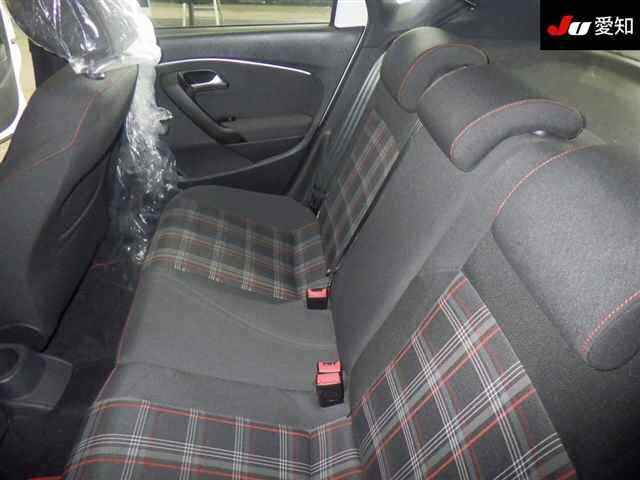 VOLKSWAGEN POLO 2016