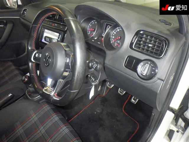 VOLKSWAGEN POLO 2016