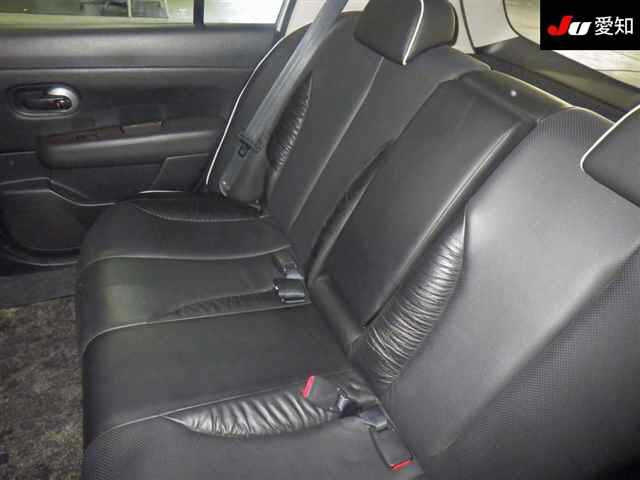 NISSAN TIIDA 2010