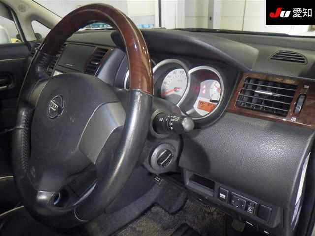 NISSAN TIIDA 2010