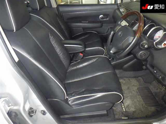 NISSAN TIIDA 2010