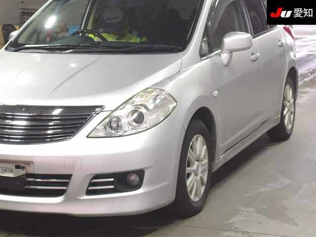 NISSAN TIIDA 2010