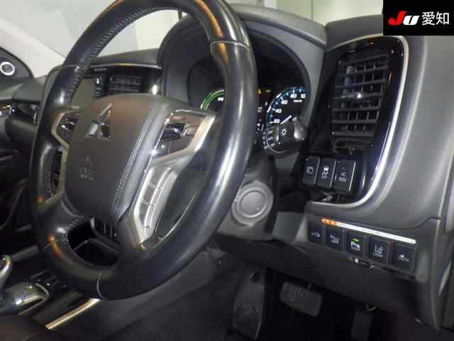 MITSUBISHI OUTLANDER PHEV 2016