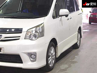 TOYOTA NOAH 2012