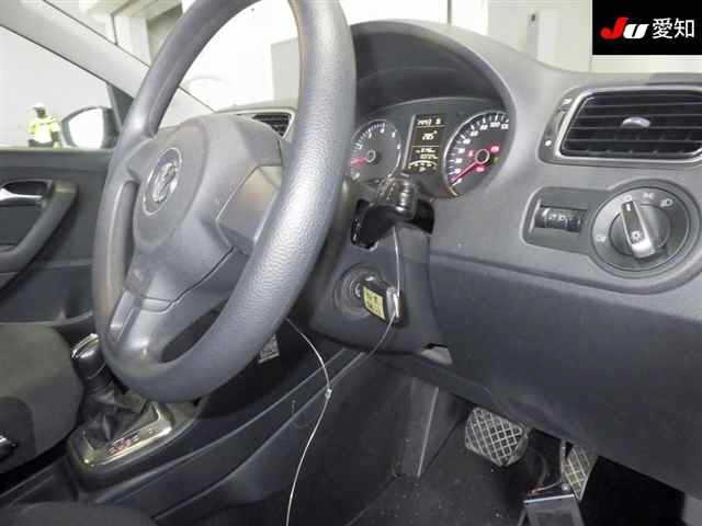 VOLKSWAGEN POLO 2012