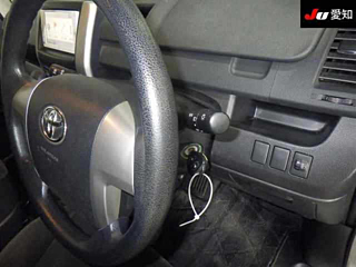 TOYOTA VOXY 2012