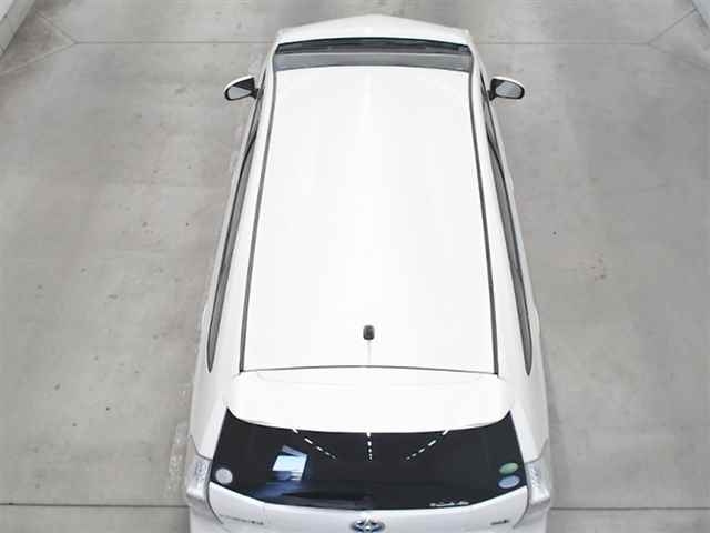 TOYOTA PRIUS ALPHA 2013