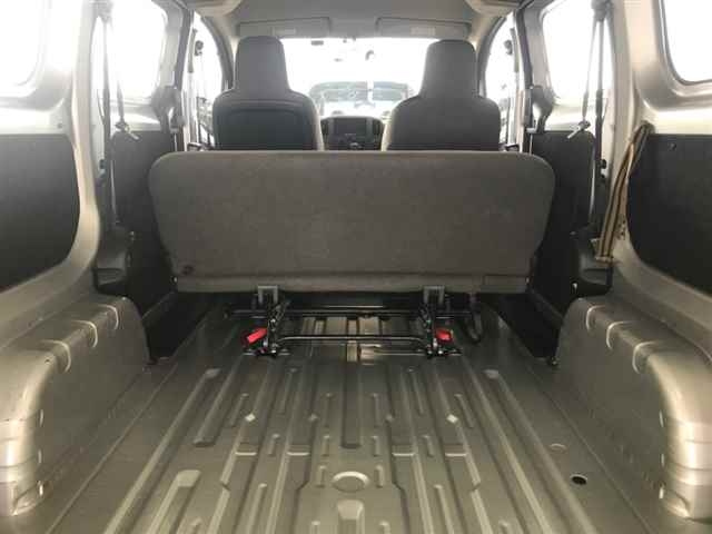 NISSAN NV200 2019