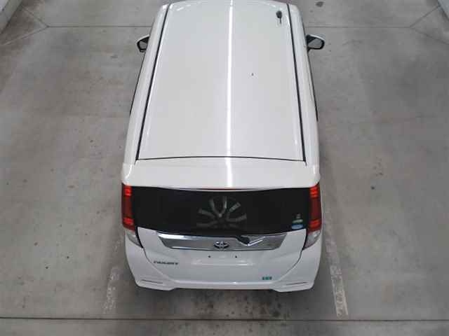 TOYOTA ROOMY 2017
