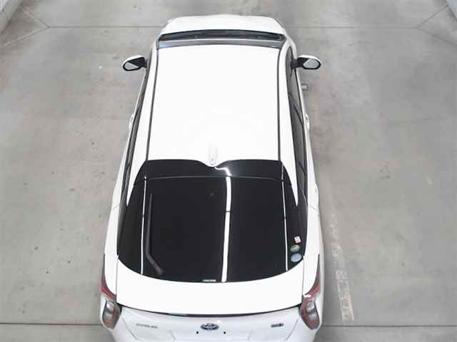TOYOTA PRIUS 2018