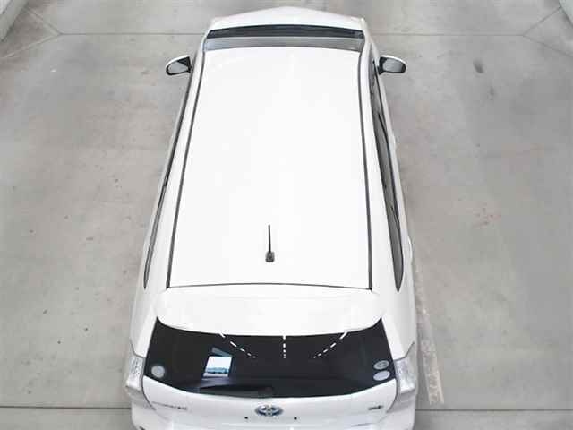 TOYOTA PRIUS ALPHA 2011