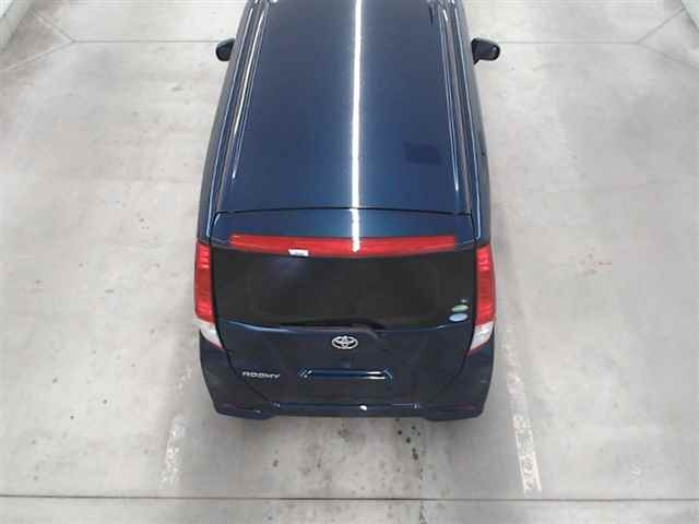 TOYOTA ROOMY 2017