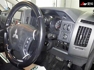 MITSUBISHI DELICA D5 2011