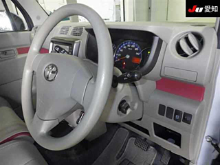 TOYOTA PIXIS SPACE 2011