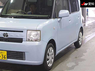 TOYOTA PIXIS SPACE 2011