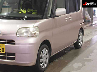 DAIHATSU TANTO 2011