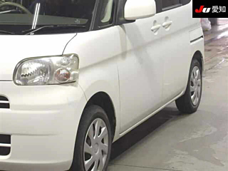 DAIHATSU TANTO 2011
