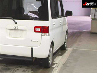 DAIHATSU TANTO 2011