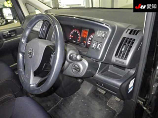 NISSAN SERENA 2010