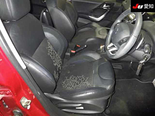 PEUGEOT 208 2014
