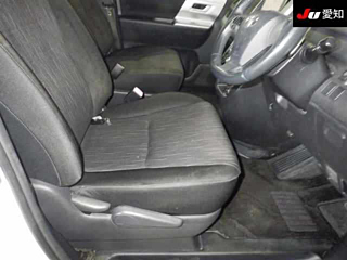 TOYOTA VOXY 2010