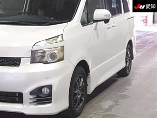 TOYOTA VOXY 2010