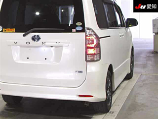 TOYOTA VOXY 2010
