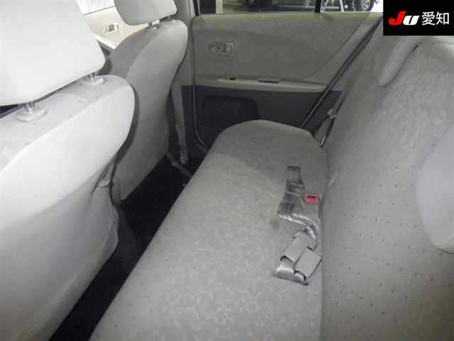 TOYOTA VITZ 2010