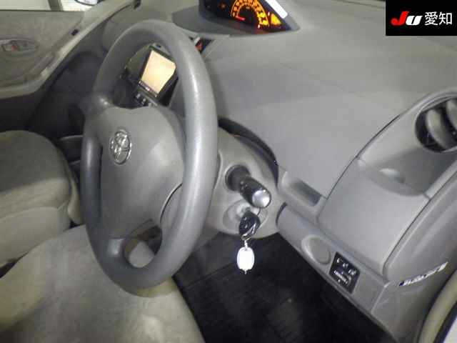 TOYOTA VITZ 2010