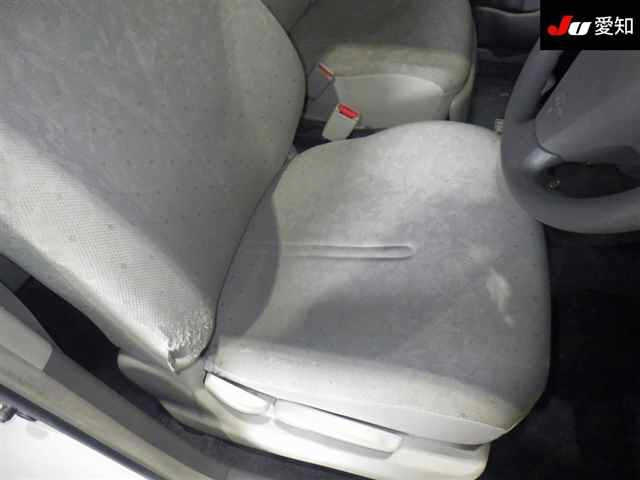TOYOTA VITZ 2010