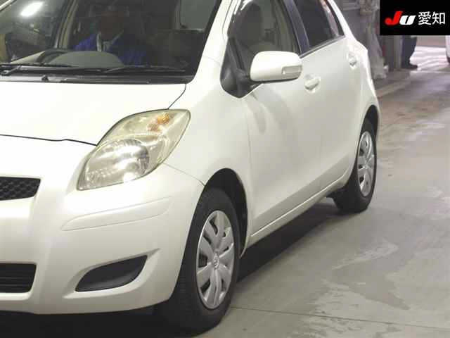 TOYOTA VITZ 2010